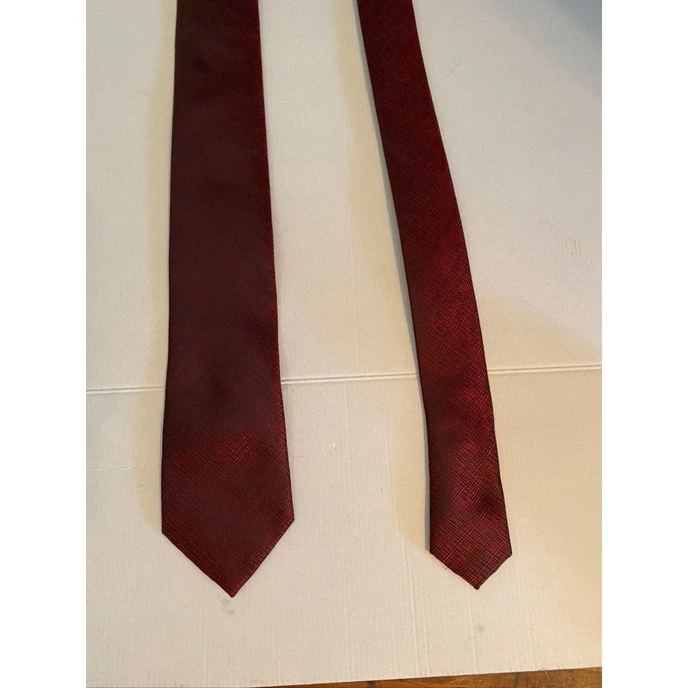 Van Heusen Mens Burgundy Red Black Micro Pattern Textured Polyester Necktie